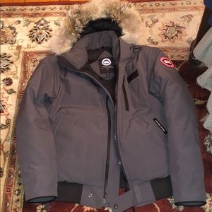 like new Canada goose mens Borden bomber size s